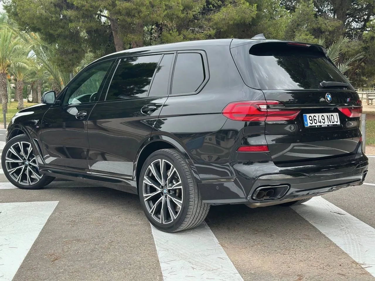 BMW X7 M50i Shadow Edition — 2
